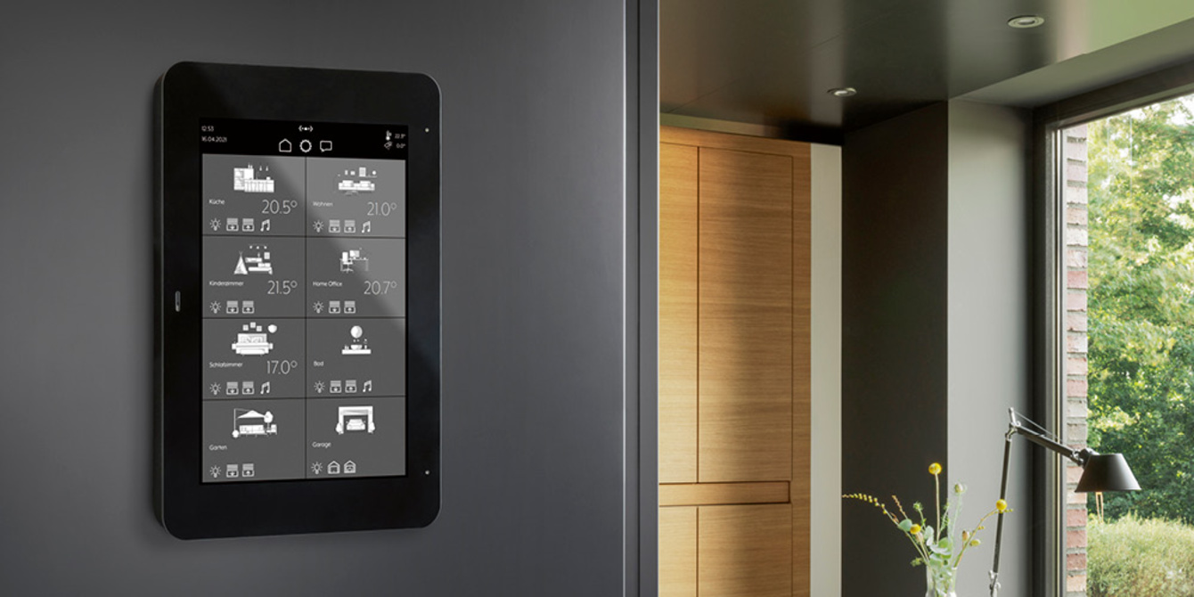 JUNG Smart Panel 8 bei Appler Elektrotechnik in Grävenwiesbach